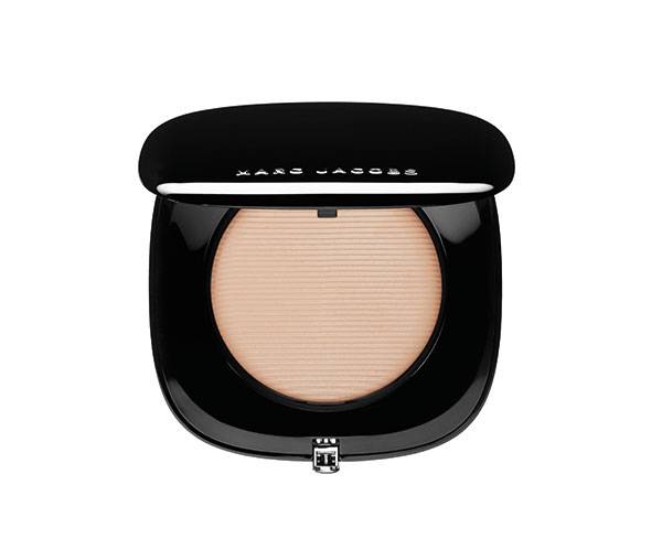 تأثير طبيعي Marc Jacobs Beauty Perfection Powder Featherweight Foundation