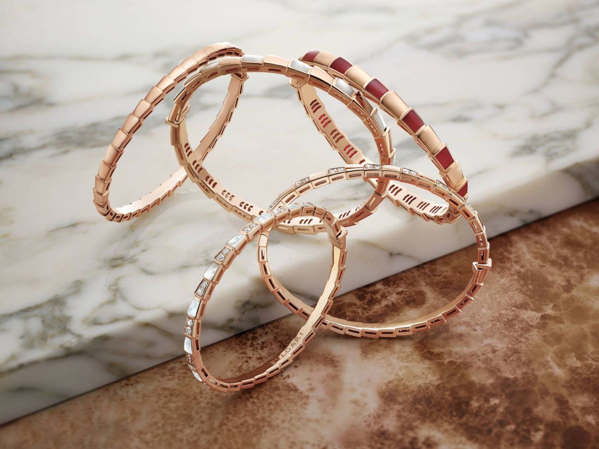 صيحة جديدة في عالم الموضة: أساور متعددة من بولغاري