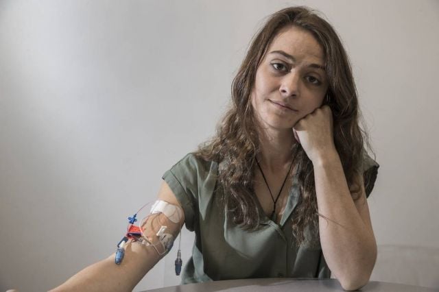 لم تتناول الطعام منذ أكثر من 3 سنوات... إليكم قصة مرضها الغريب