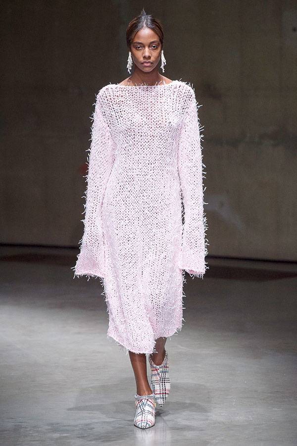 عرض أزياء Christopher Kane
 من أسبوع لندن للموضة