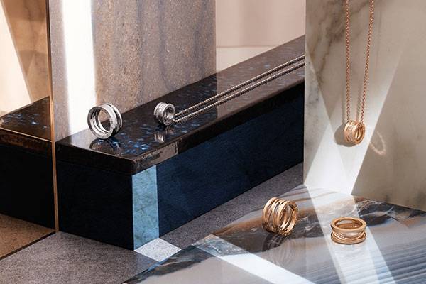 • عقد وخاتم Bulgari B Zero1 من الذهب الوردي والماس • خاتم Bulgari B Zero1 من الذهب الوردي  • عقد وخاتم Bulgari B Zero1 من الذهب الأبيض والماس