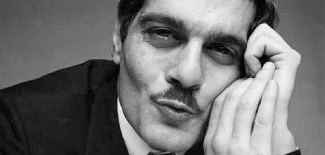 بالفيديو - عندما قبّل عمر الشريف نجمة 