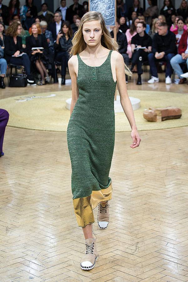 عرض أزياء J.W. Anderson


 من أسبوع لندن للموضة