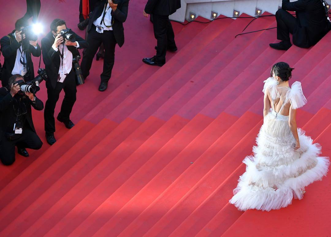 kendall jenner in Schiaparelli kendall jenner in Schiaparelli