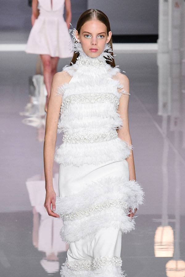 عرض أزياء Ralph & Russo من أسبوع لندن للموضة