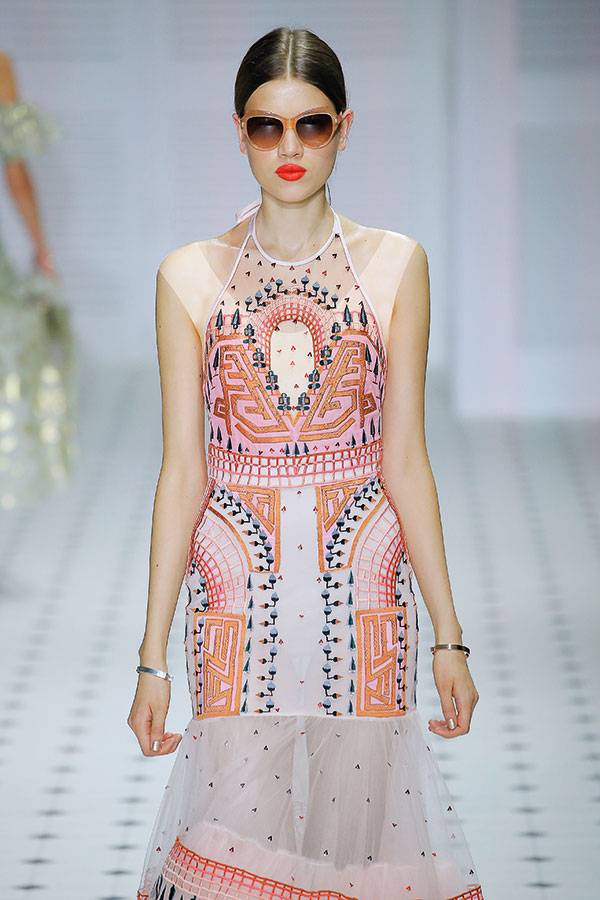 عرض أزياء Temperley
 من أسبوع لندن للموضة