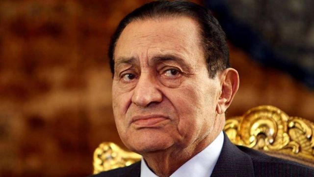 بالصور - حسني مبارك يحتفل بعيده التسعين... كيف أصبح؟