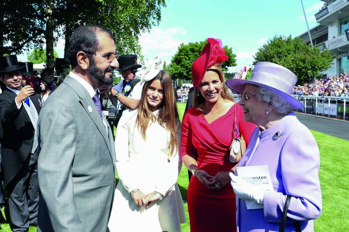 محمد بن راشد يتوّج بطلاً لسباق الديربي الإنكليزي للخيول بحضور ملكة إنكلترا