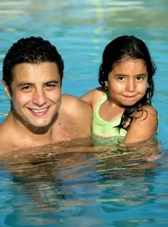 حكم قضائي ضد أحمد الفيشاوي... إليكم المبلغ الضخم الملزم بدفعه لطليقته وابنته