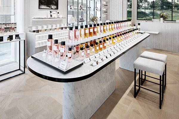 عيشي تجربة حسيّة لا تنسى في دار العطور Maison Christian Dior