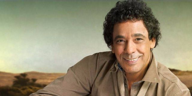 بالصور - أول ظهور لمحمد منير بعد الجراحة.. وهذا ما ارتدته إلهام شاهين وداليا البحيري