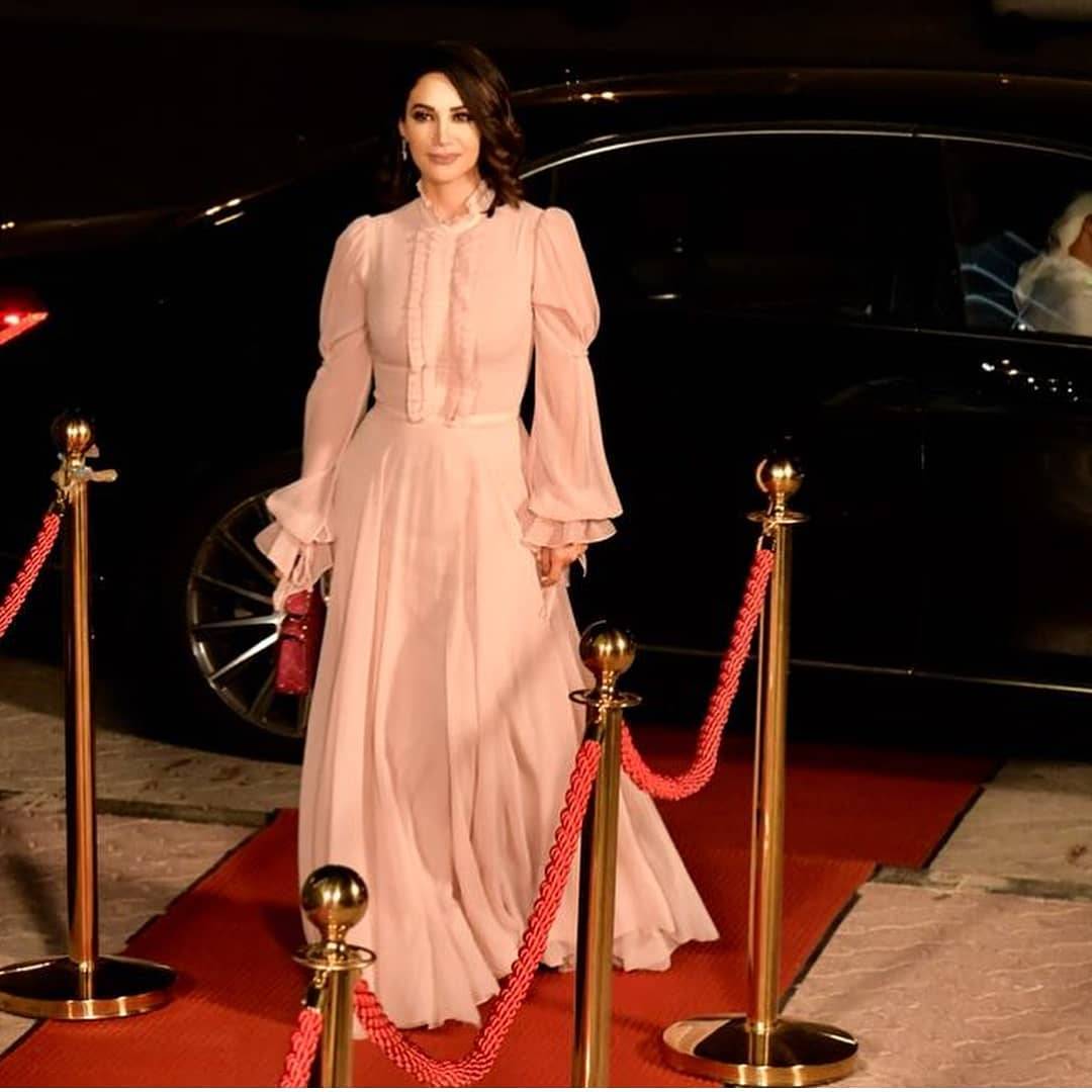 ديانا حداد وميريام فارس تفاجئان الجميع بتشابه إطلالتهما... وما سرّ اللون الزهري