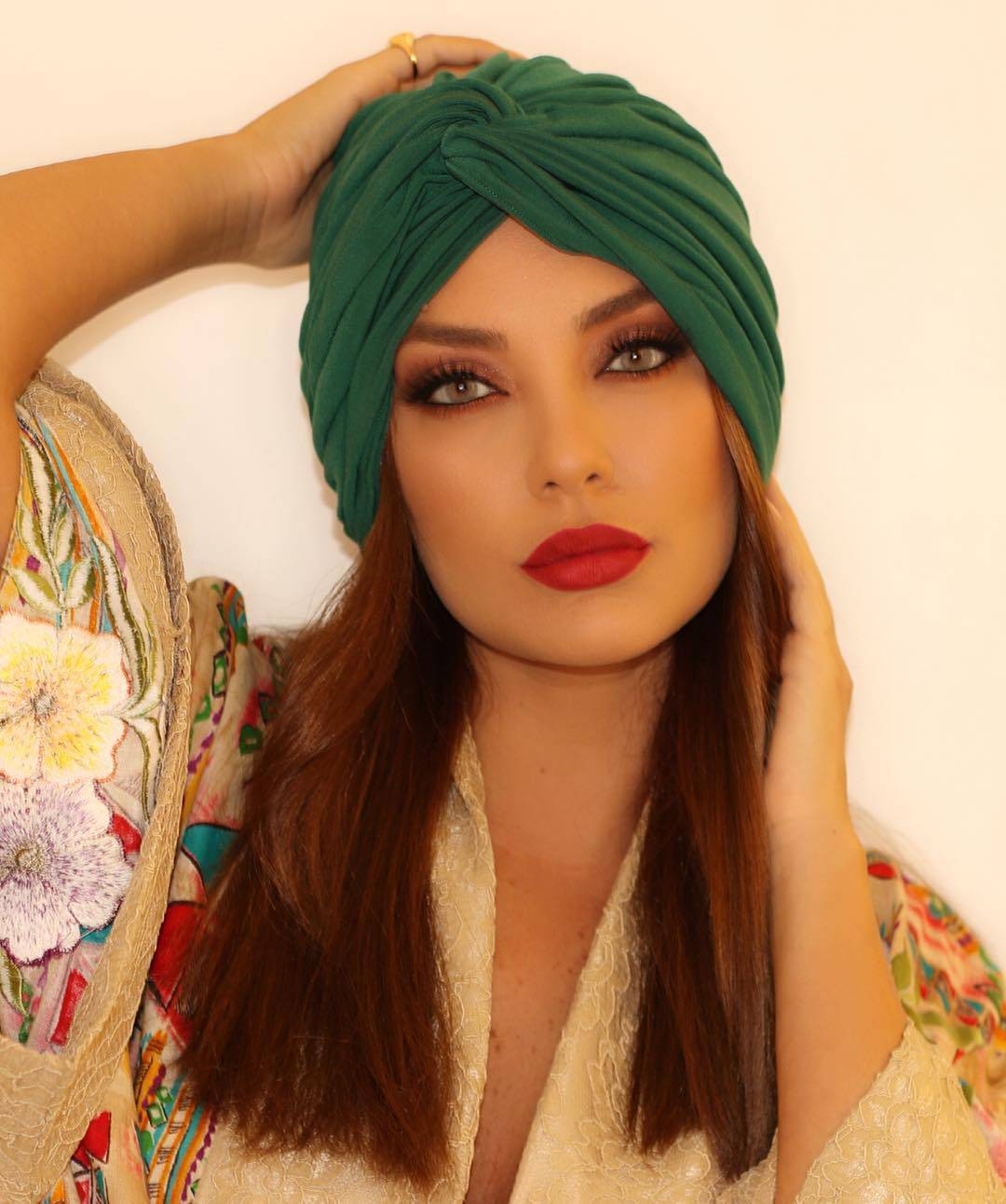 النجمات يعتمدن حشمة التوربان في رمضان... ما السرّ؟