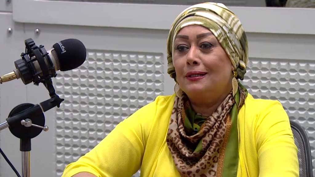 هل خلعت هالة فاخر الحجاب؟