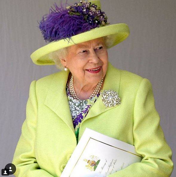 صور للملكلة اليزابيت من زفاف الأمير هاري تثير ضجة حول العالم.. شاهدوا ماذا فعلت