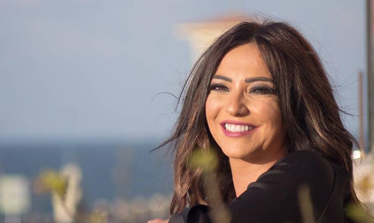 صورة من طفولة أمل عرفة مع والدها تشعل المواقع... ما الذي أذهل المتابعين؟