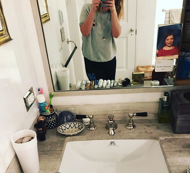 بالصورة – نجمة شهيرة تكشف هذه المشكلة في شكلها... 