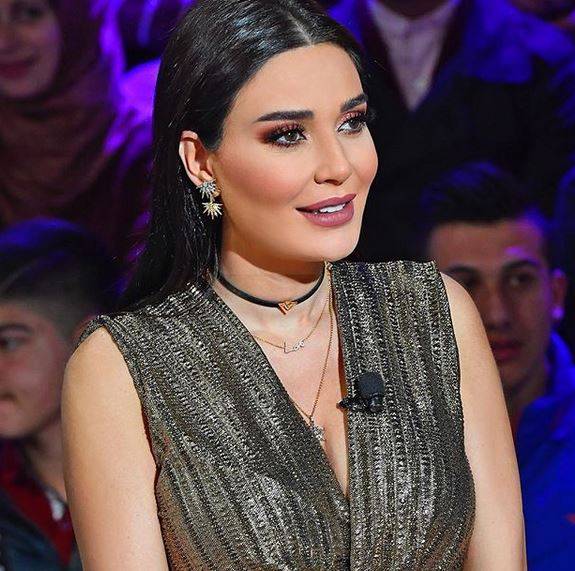 سيرين عبد النور تحدث ضجة بصورة جديدة لها.. وهذا ما كشفته عن ابنتها