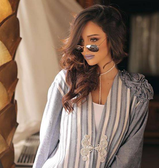 بالصور - بسمة بوسيل بأجمل النظارات الشمسية مع العباءة في رمضان