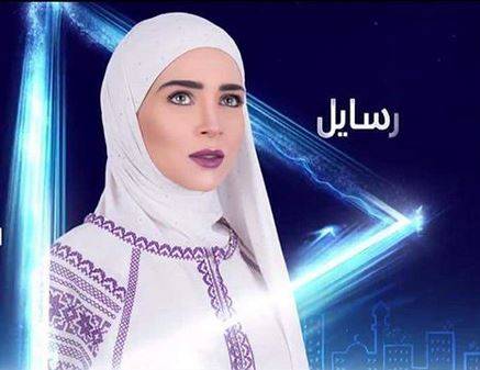 حجاب مي عز الدين يثير ضجة ويتحول إلى موضة