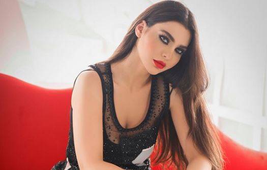 بالصور - شاهدوا ماذا فعلت اللبنانية قمر لتدعم حق المرأة في إختيار ملابسها