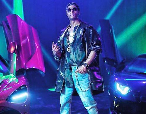 محمد رمضان يرد على منتقديه بصورة ويصفهم بـ