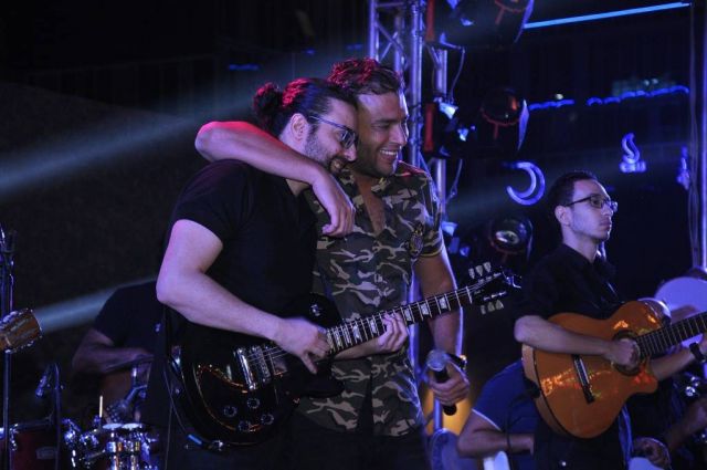 بالصور - رامي صبري يثير الجدل بإطلالته العسكرية... ماذا قال لزوجته عن حبيبته الأولى؟