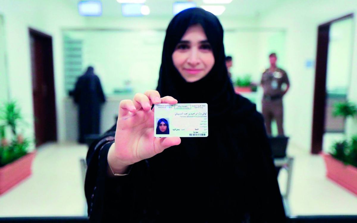 رخص قيادة السعوديات حديث الساعة