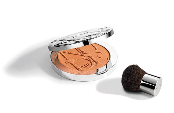 قبلة الشمس مع البودرة البرونزية