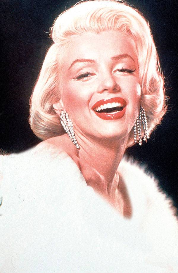 حكاية حب العطور والنساء