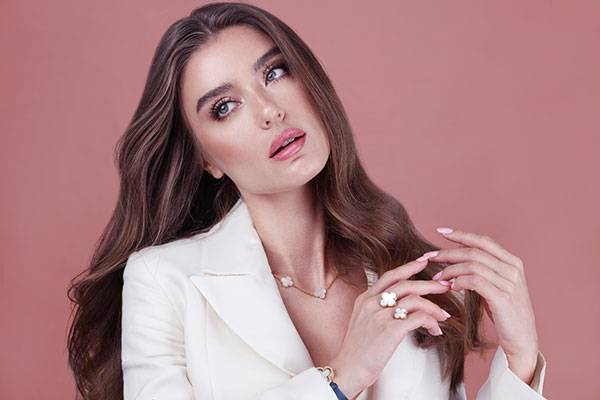 عشق المجوهرات