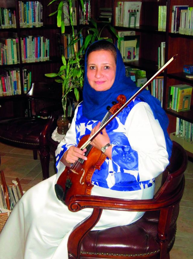 العازفة السعودية جهاد الخالدي: تبث ألحان الثقافة الموسيقية بخطط مستقبلية