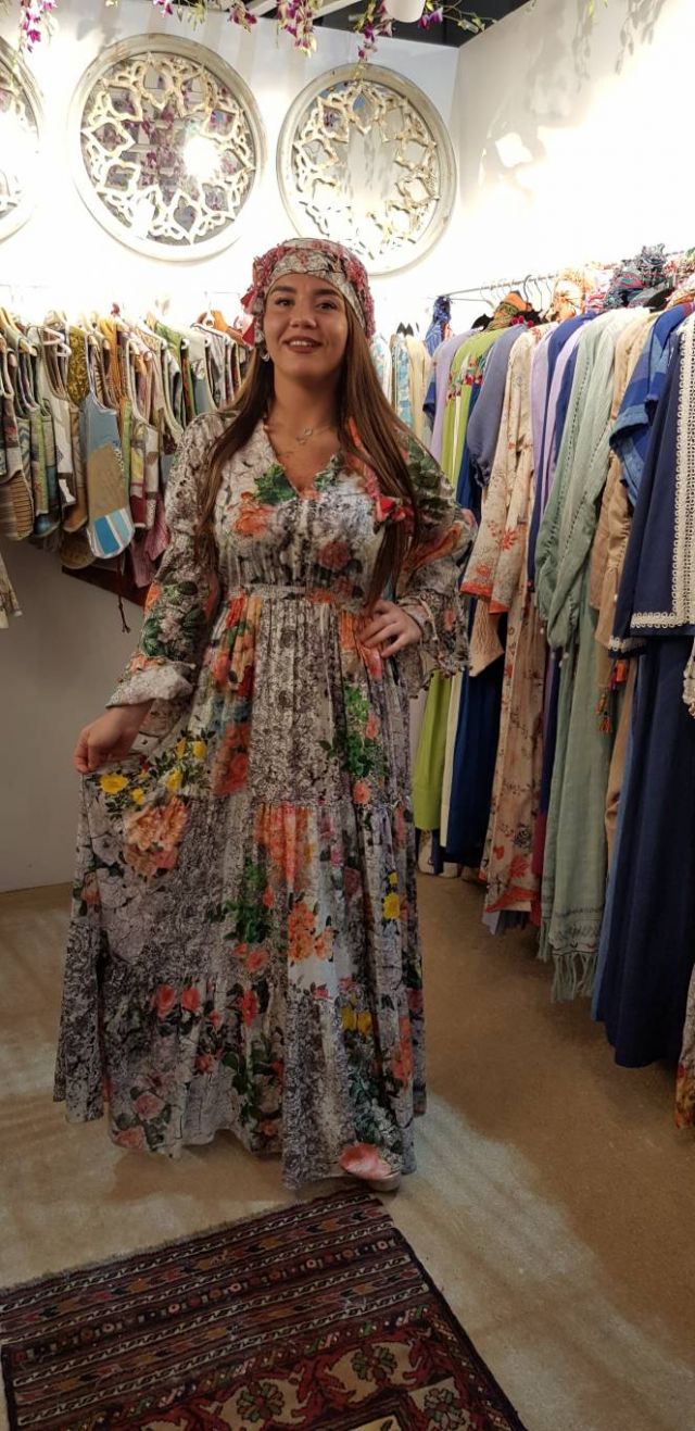 ازياء منى غالب أبو الفرج