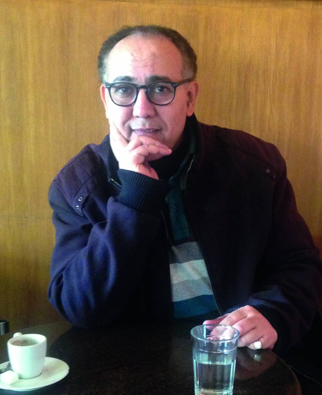 عاشق الآداب والفنون الكاتب المغربي نور الدين محقق: «المرأة ملح الحياة... والفرح هو سرّها»