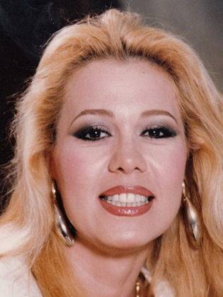 بالصور - الفنانة اللبنانية إيمان تغير شكلها بسبب حقن البوتوكس... ودوللي شاهين بعباءة صفراء