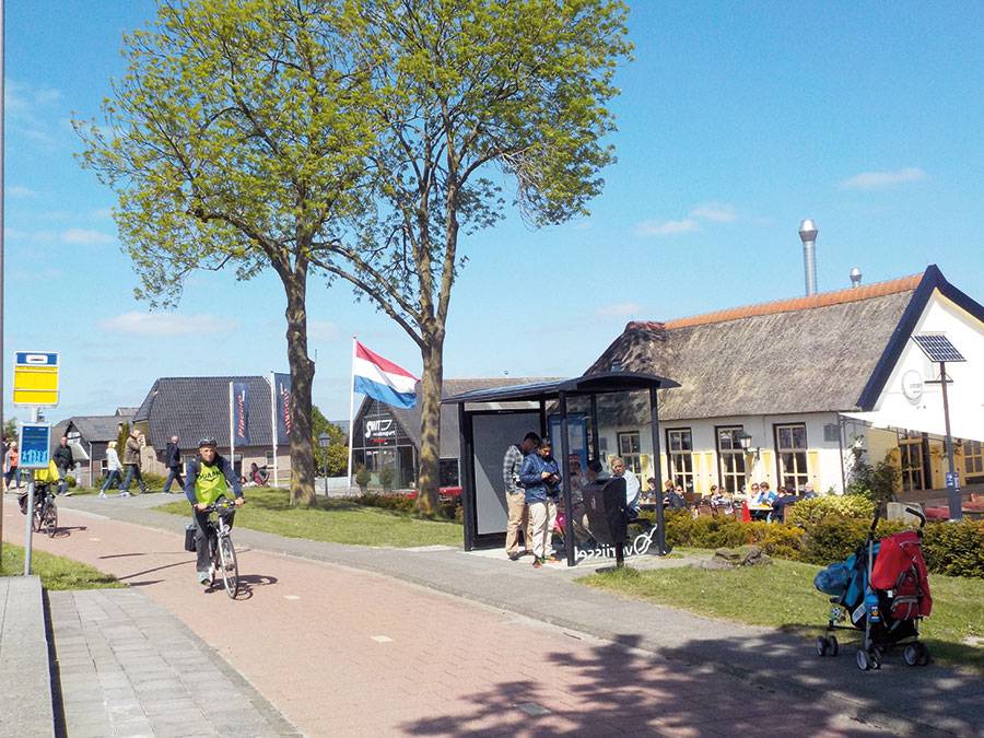 جيثرون... بلدة تعيش في حواشي الجمال الهولندي