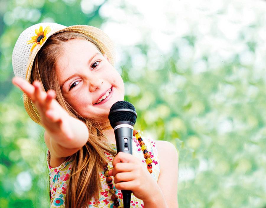 لهذه الأسباب علّمي طفلك الغناء