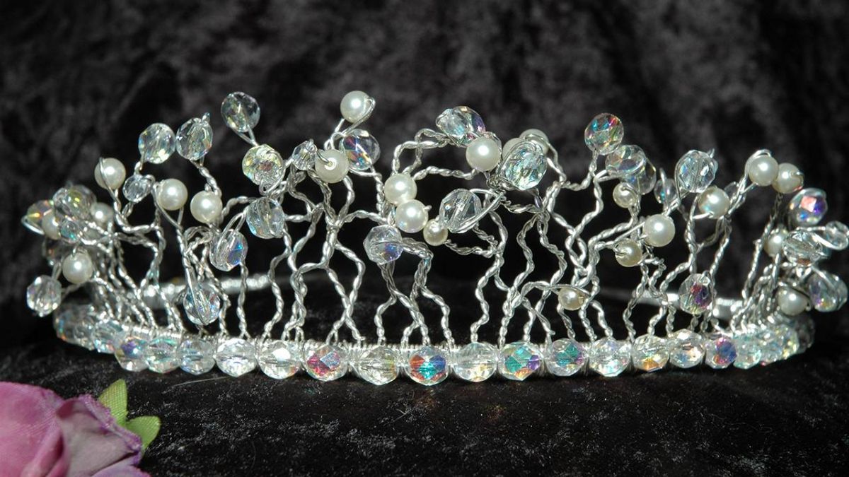 أجمل وأثمن تيجان العائلة المالكة البريطانية