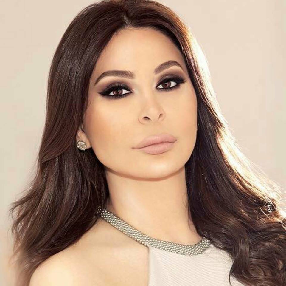 أليسا تشعل مواقع تواصل الاجتماعي بفستانها القصير جداً... هذا هو ثمنه‎