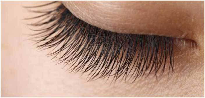 القشرة تصيب الرموش أيضاً.. وهذه هي الحلول