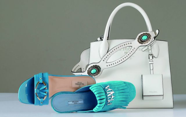 • حقيبة وحذاء من Prada • حذاء من Valentino