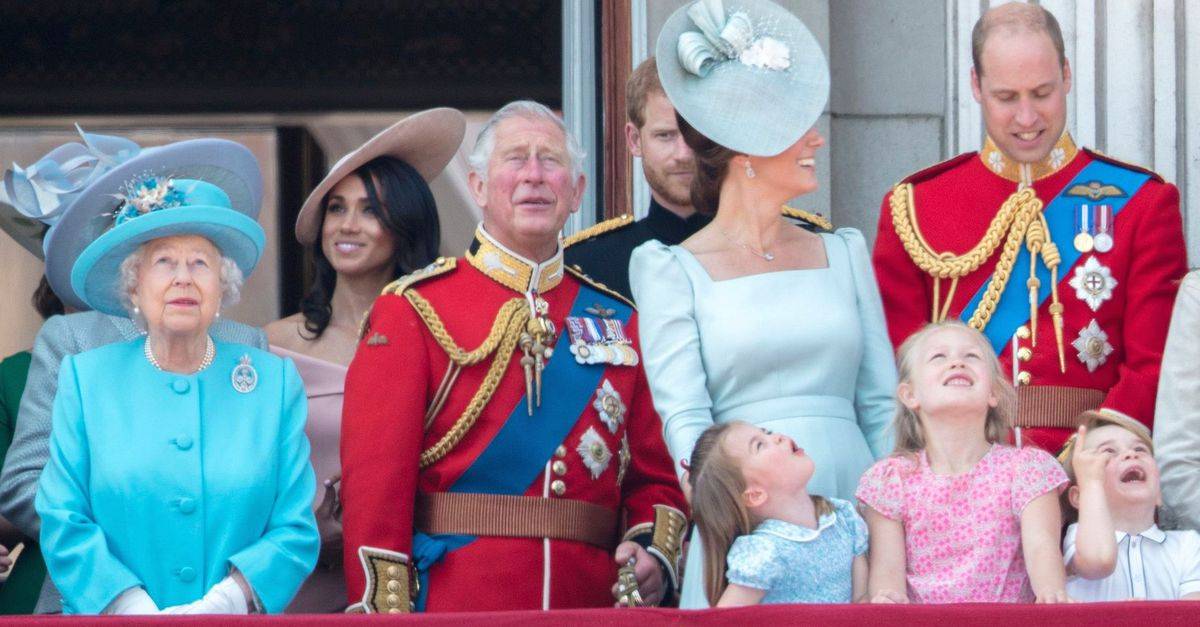 بالصورة- هذا ما فرض على ميغان ماركل الوقوف خلف كايت ميدلتون في يوم ميلاد الملكة