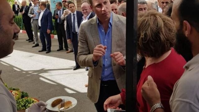 بالصور - الأمير وليام يقع في غرام 