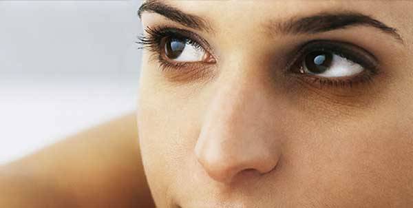 هكذا تتخلصين من الدوائر السوداء بعد ليلة طويلة