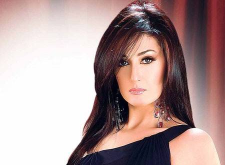 بالفيديو- لن تصدقوا ما فعلته غادة عبد الرزق في البحر رغم تجاوزها 50 عاماً