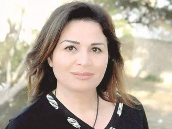 إلهام شاهين تثير الجدل بإطلالة جديدة... وماذا عن حذائها؟