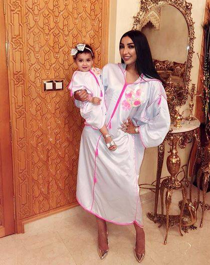 بالصور - إبنة دنيا بطمة تخطف الأنظار في يوم ميلاها.. وهكذا بدت الفنانة المغربية من دون مكياج