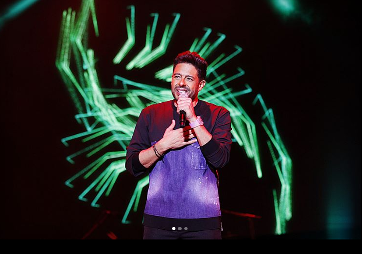 بالفيديو والصور - هل تتذكرون كيف كان محمد حماقي منذ 15 سنة؟ شاهدوا