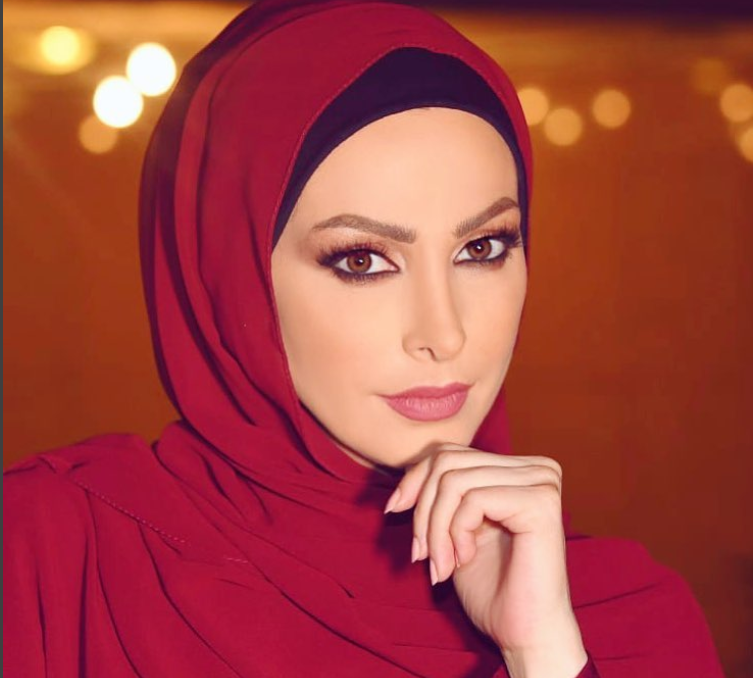 بالصورة – أمل حجازي من دون المنديل وتذهل الجميع بإطلالتها بالسروال الضيق