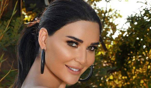 بالصورة – سيرين عبد النور تشعل المواقع بإطلالتها البحرية...  شاهدوا جمالها